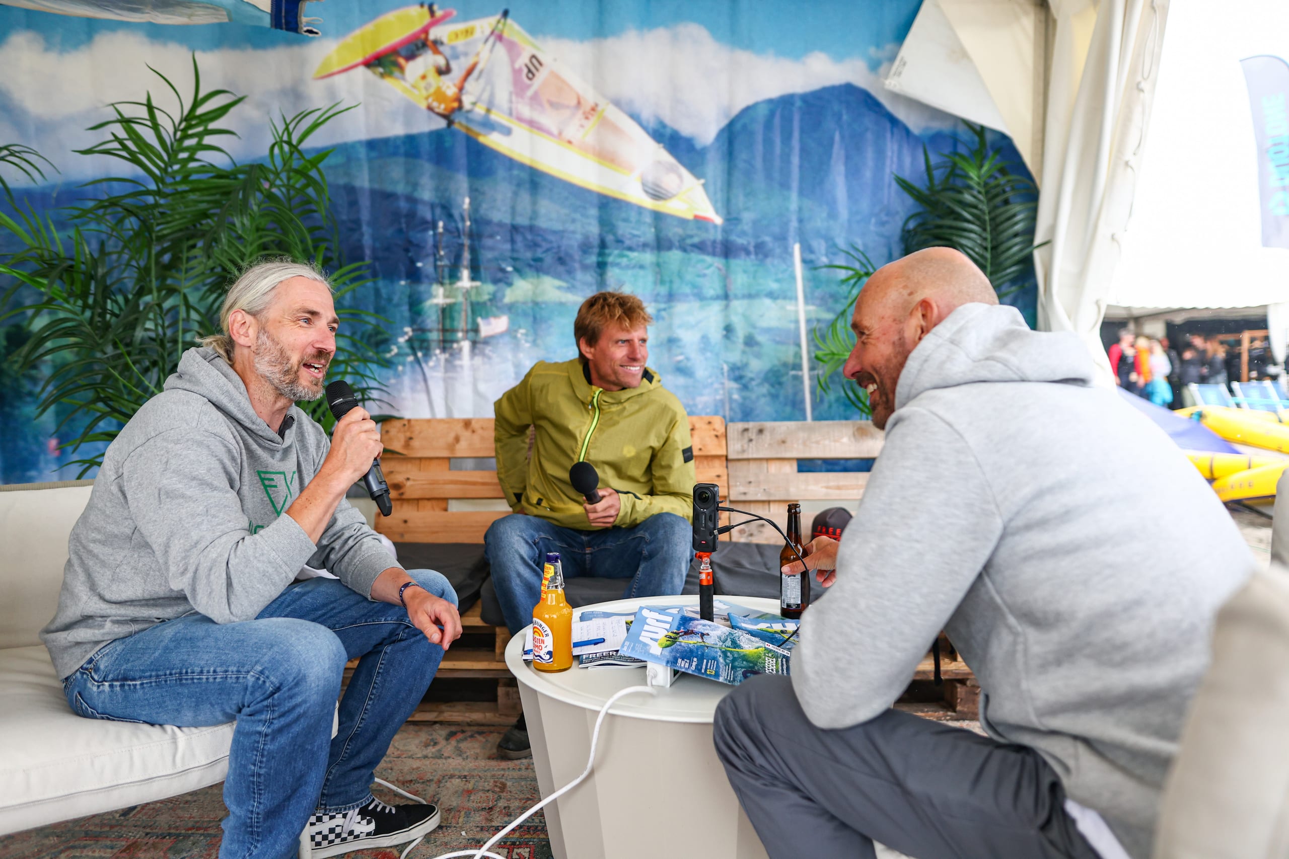 Workshop Seminar Fitness Tent — Body & Mind, Finne, Foil. Das Body & Mind Workshop-Tent ist ein Ort, wo in kleiner Runde von bis zu 25 Leuten Workshops durchgeführt werden.