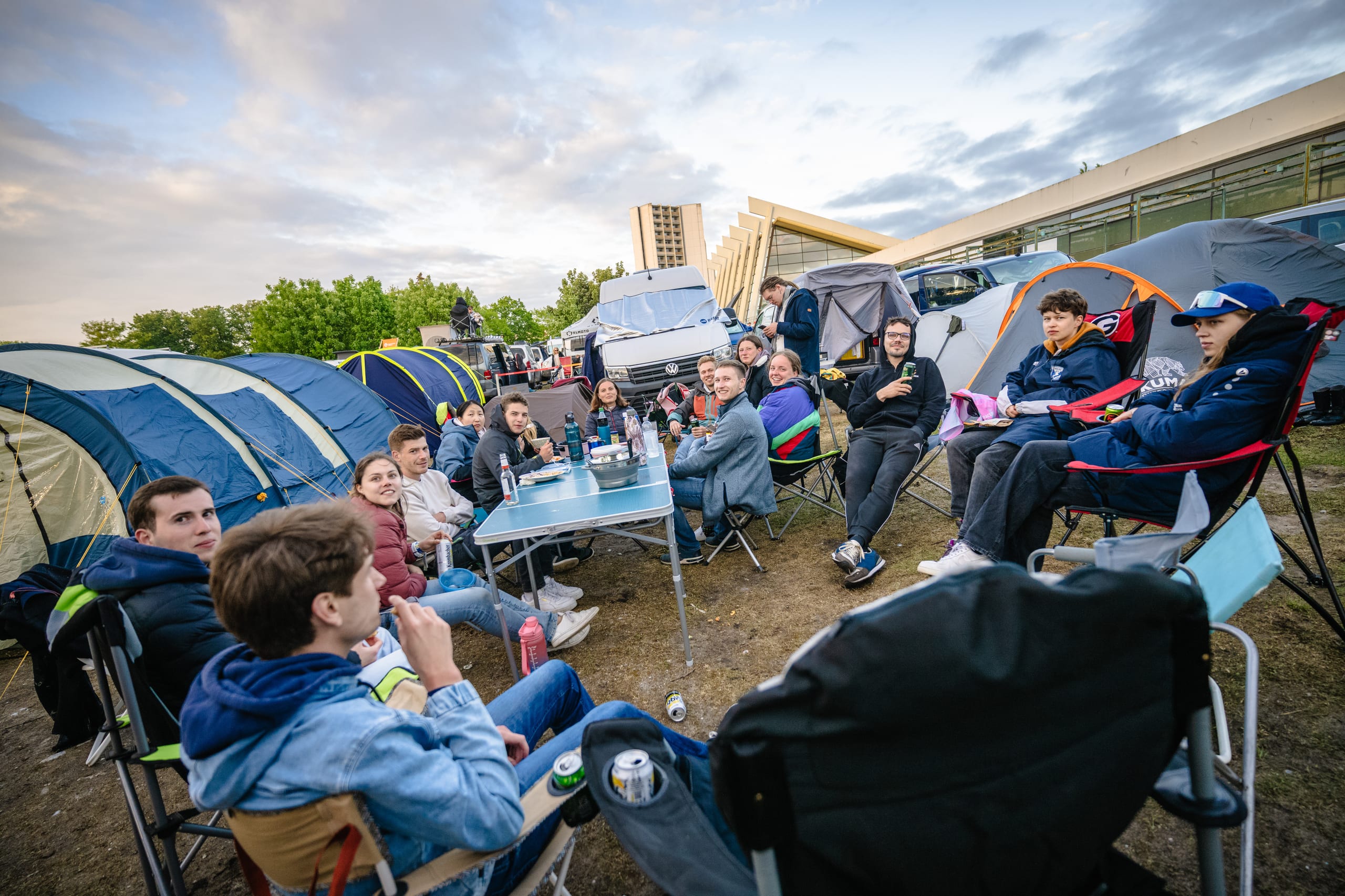 Beachcamp — Kultur, Party. Im Beachcamp wohnt ihr ganz nah am Festivalstrand und habt auf eurer 5 × 6 Meter großen Stellfläche ausreichend Platz für Fahrzeug.