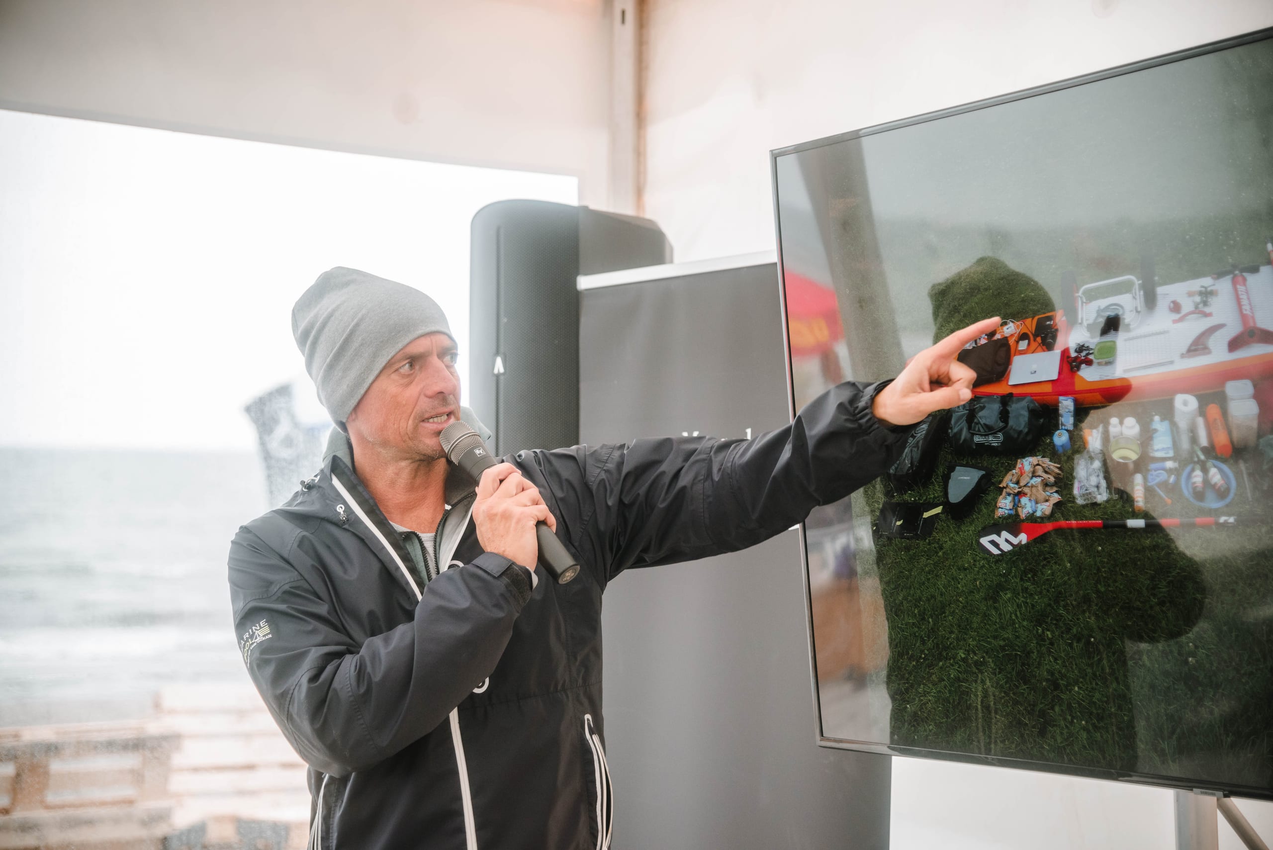 Workshop Seminar Fitness Tent — Body & Mind, Finne, Foil. Das Body & Mind Workshop-Tent ist ein Ort, wo in kleiner Runde von bis zu 25 Leuten Workshops durchgeführt werden.